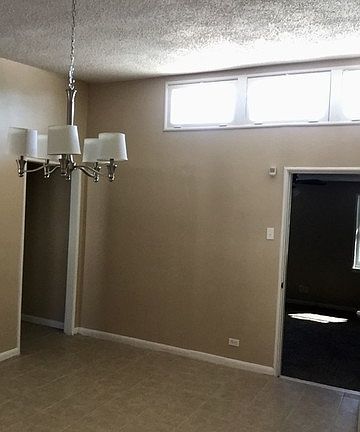 4th image of 3951 S Pine St