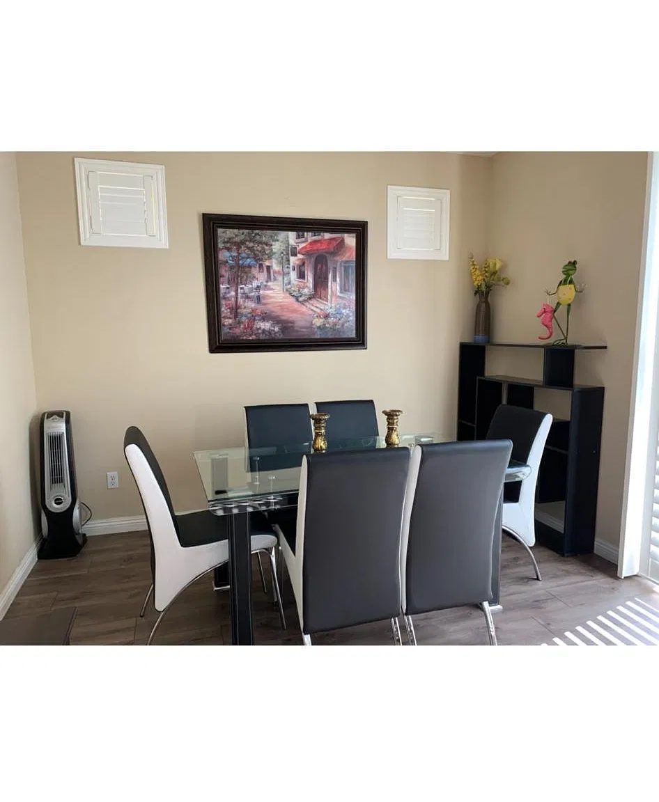 3 bed, 2.5 bath, 1516 sqft, $2,258 — Photo 2