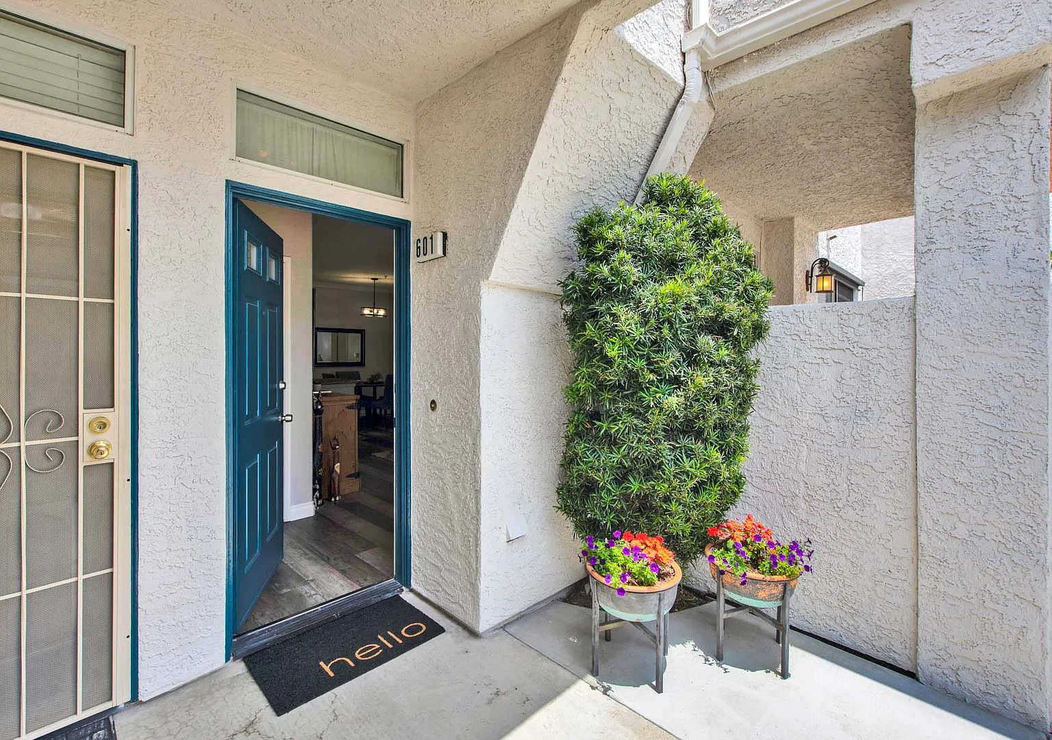 1 bed, 733 sqft, $2,290 — Photo 3