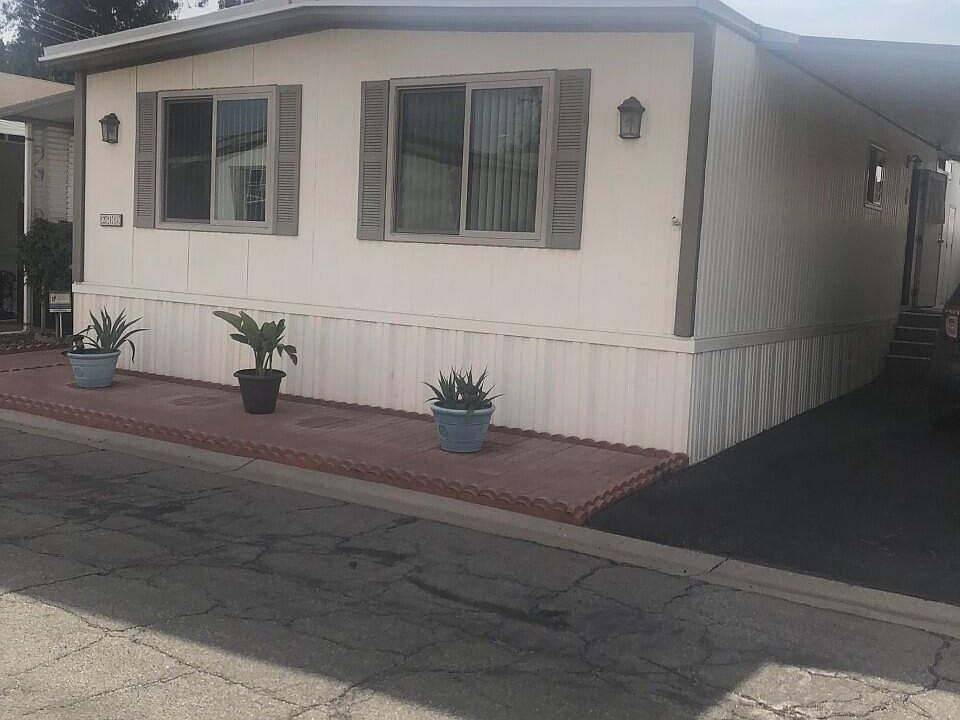 1st image of 1101 Ventura Blvd #213
