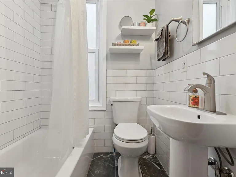 889 N Bucknell St — Photo 13