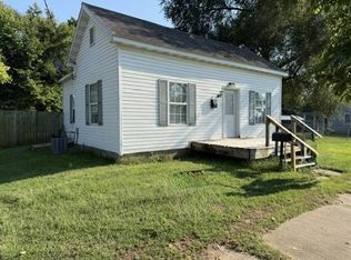 601 W 5th St, Beardstown, IL 62618