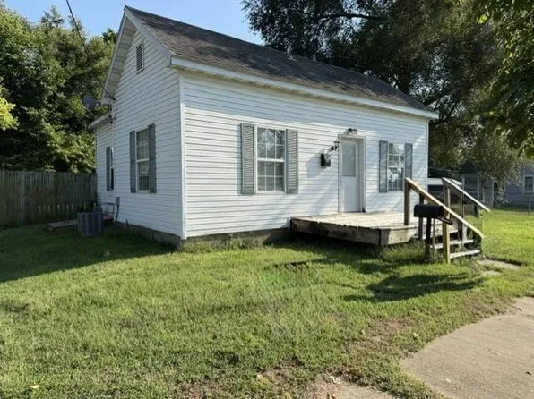 601 W 5th St, Beardstown, IL 62618
