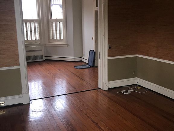 5th image of 209 N Plum St
