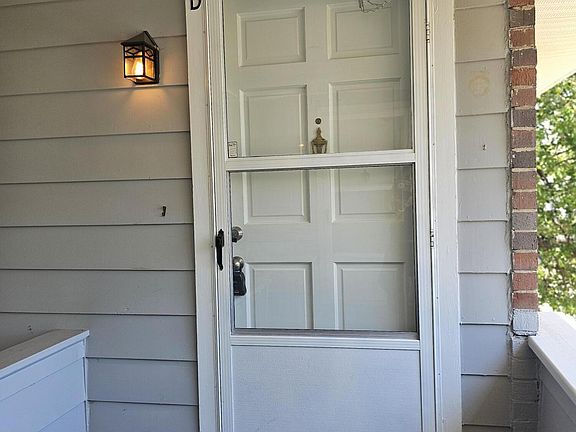 5th image of 707 Daniels St APT D