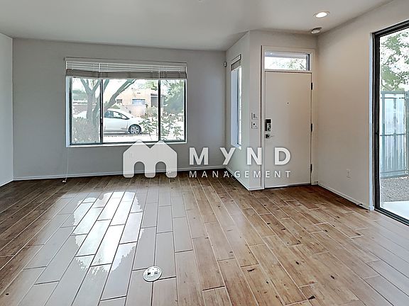 3rd image of 920 E. Park Modern Dr.