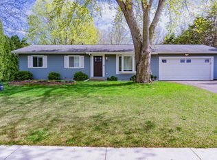 715 Kirche Hill Dr, Carver, MN 55315