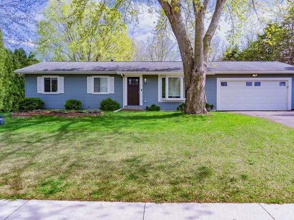 715 Kirche Hill Dr, Carver, MN 55315