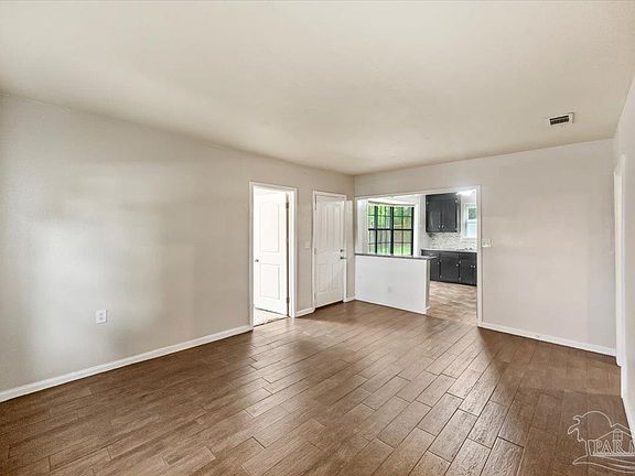 5th image of 220 Willow St