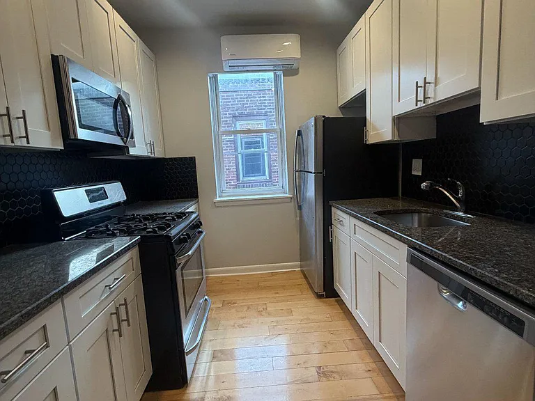 975 N Lawrence St #C — Photo 8