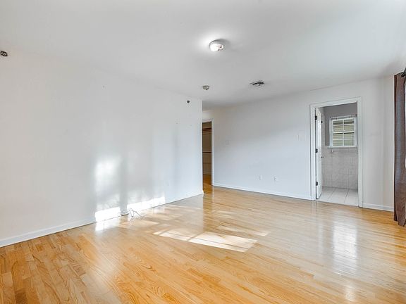 4th image of 13-15 Norfolk St #1