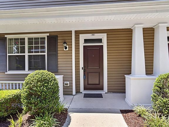 3rd image of 723 Lacy Oak Dr