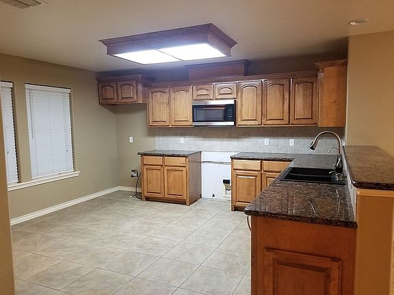 3rd image of 209 Mustang Ln