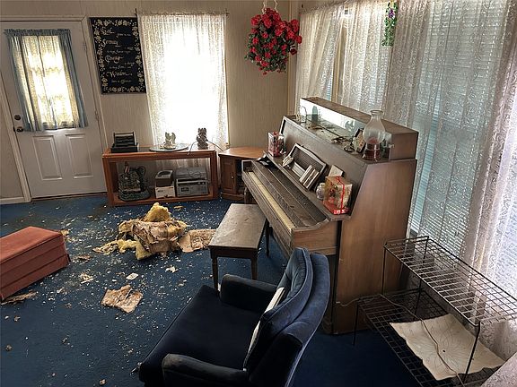 3rd image of 2112 Peterson Rd