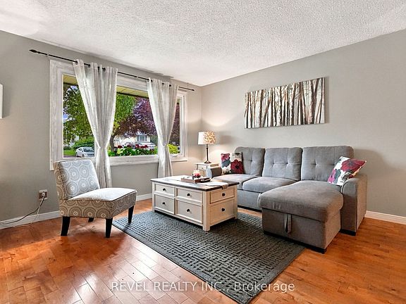 5th image of 562 Capilano Cres