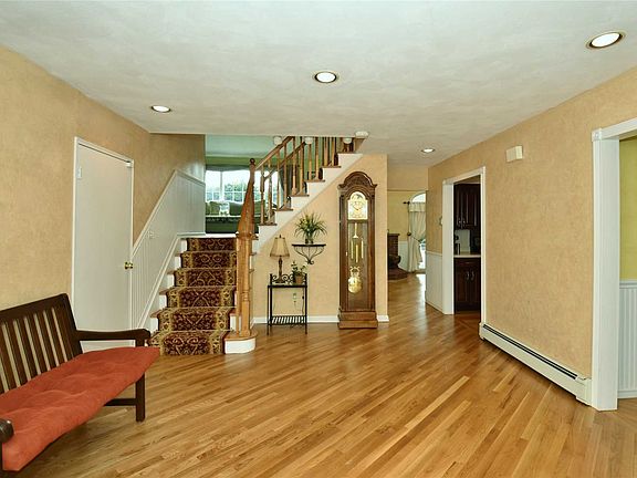 2nd image of 4 Elmbark Ln