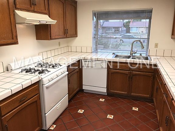 4th image of 24925 Nogal St