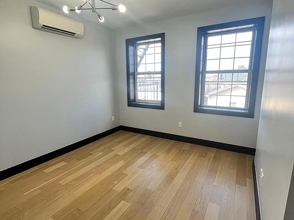 5th image of 41 Van Wagenen Ave #2R