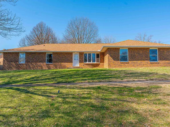 302 S Vine St, Mount Pulaski, IL 62548