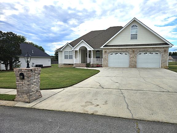 2nd image of 613 Cardinal Rd