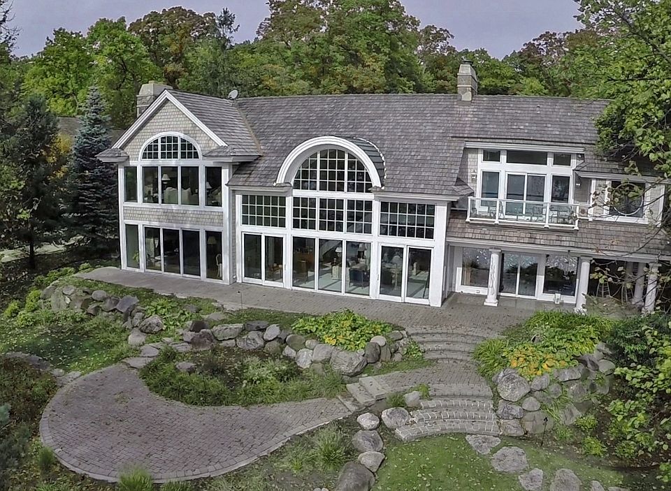 1st image of 385 Gray Woods Ln