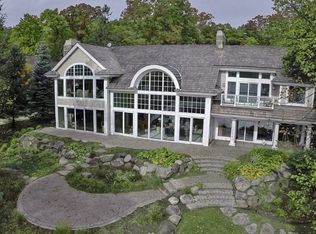 385 Gray Woods Ln, Lake Angelus, MI