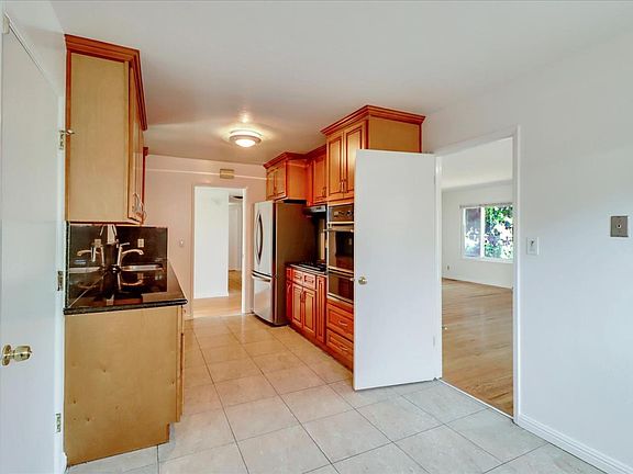 3rd image of 1281 Glen Haven Dr