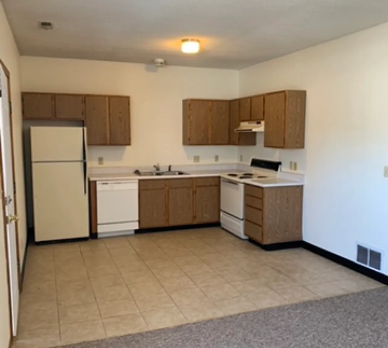 418 McGoodwin Ave — Photo 2