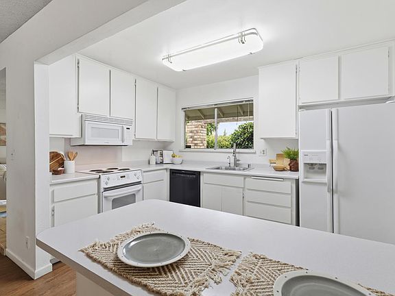 4th image of 106 Lido Cir