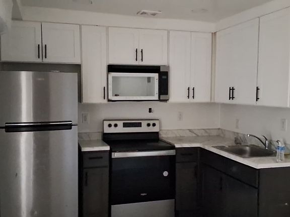 3rd image of 141 William St Floor 3