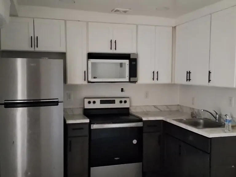 141 William St #3 — Photo 3