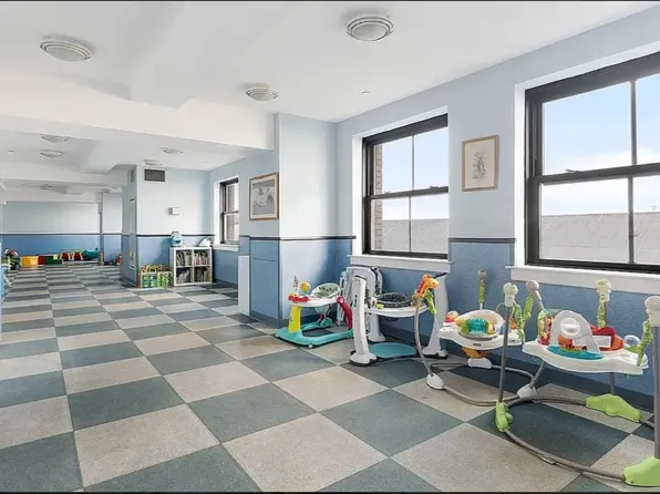 1 Hanson Place image 13 of 18