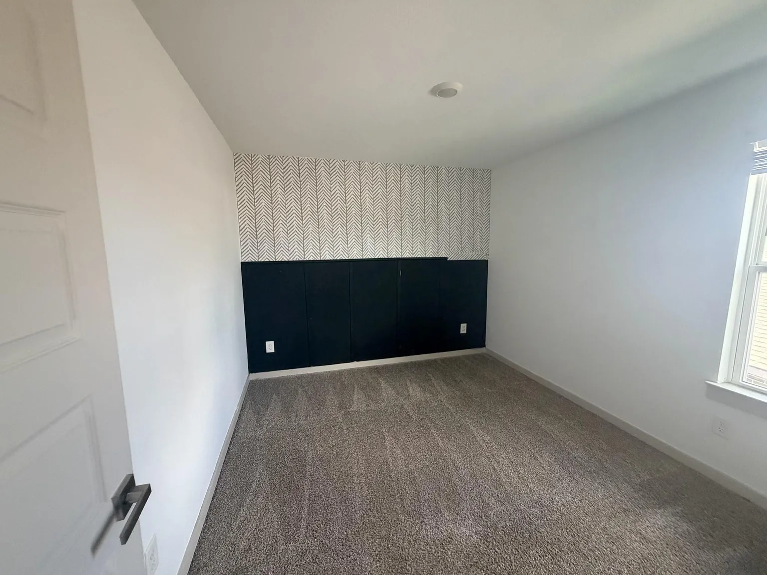 4 bed, 2.5 bath, 2161 sqft, $2,450 — Photo 2