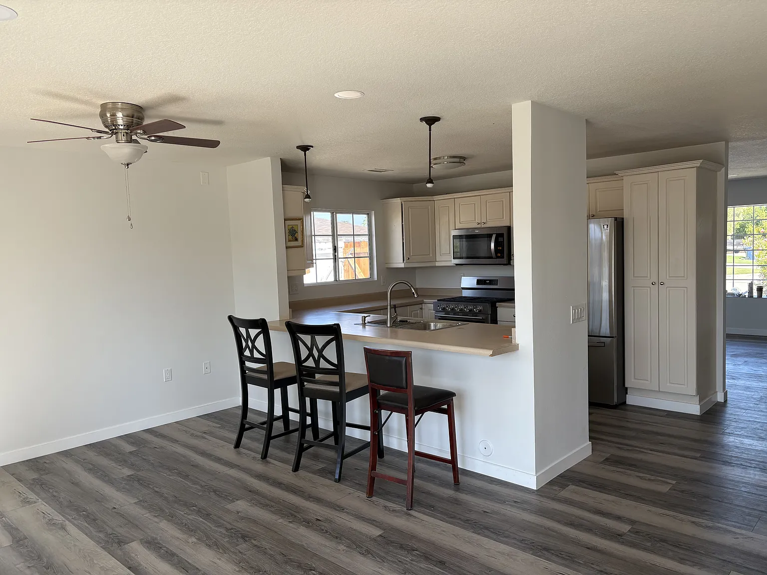 3 bed, 1378 sqft, $3,700 — Photo 1