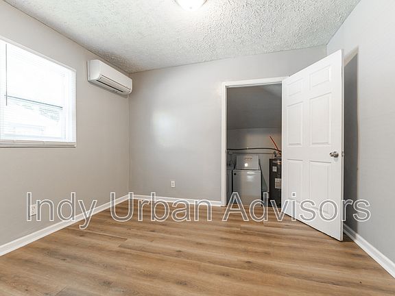5th image of 1919 Houston St