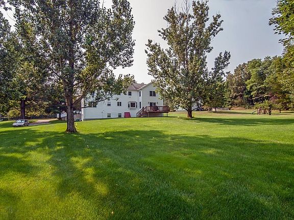 4th image of 21 Bennett Cir