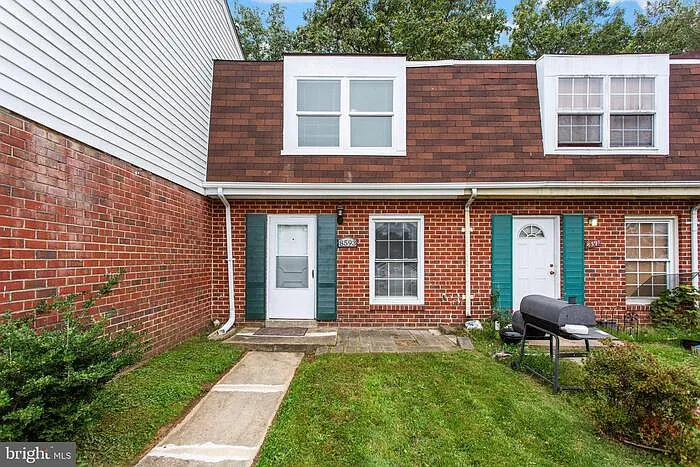 8593 Pioneer Dr — Photo 2