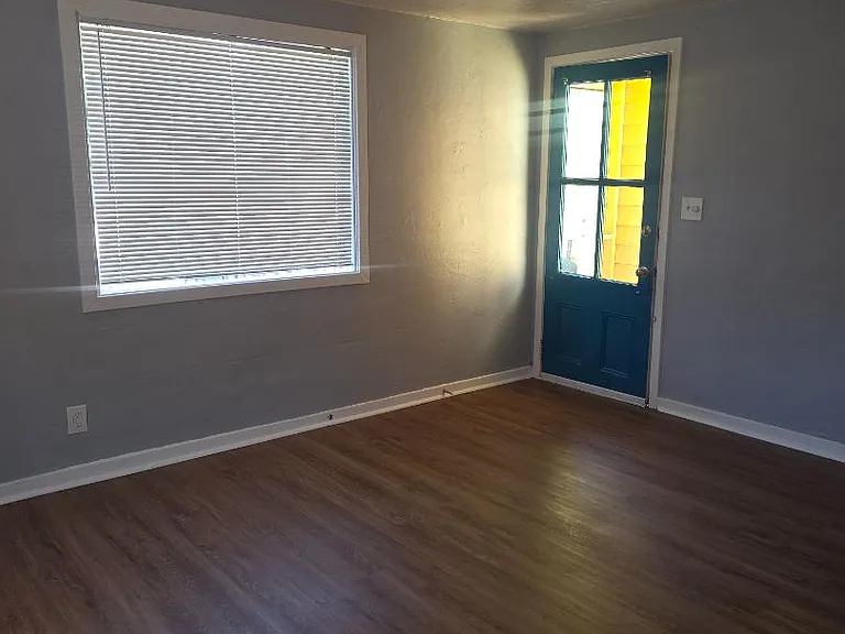 1021 SW 10th St #103 — Photo 7