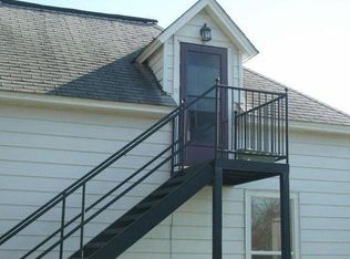 1207 1/2 Broadway St, Pella, IA 50219