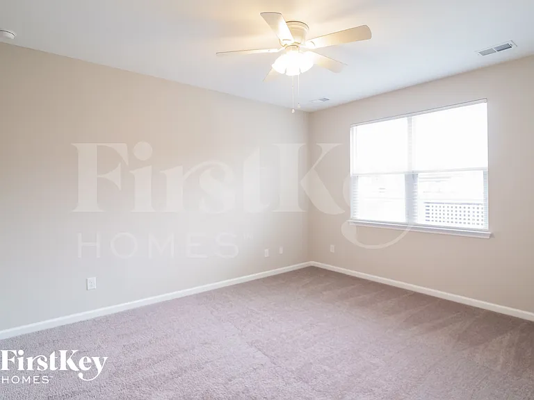 169 Greenwich Dr — Photo 8