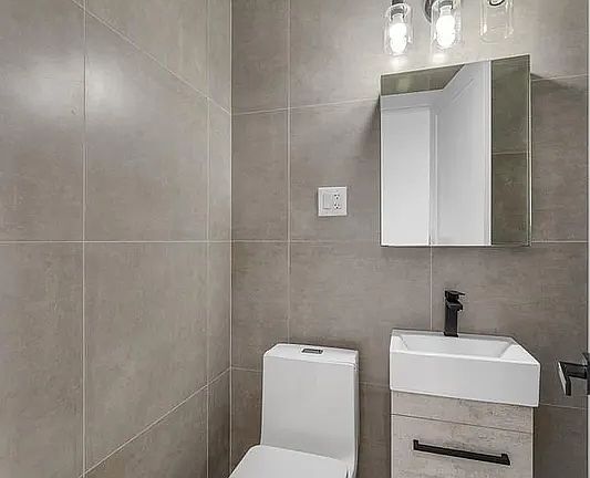 5th image of 1091 Rogers Ave #5