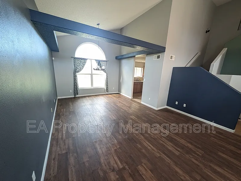 3 bed, 2.5 bath, 1825 sqft, $2,500 — Photo 3