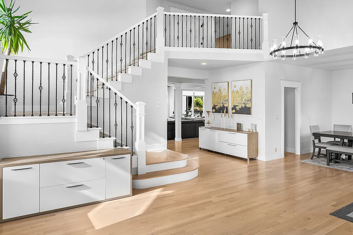 5 bed, 5.5 bath, 5203 sqft, $8,499 — Photo 3