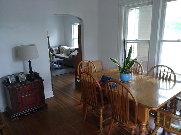 4th image of 402 Vine St
