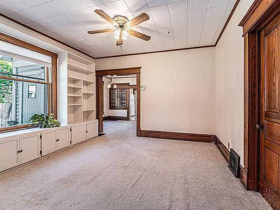 4th image of 311 W 10th St