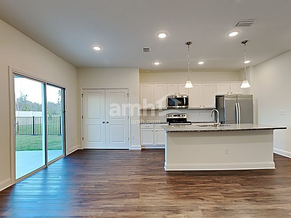 5th image of 203 Banyan Forest Dr