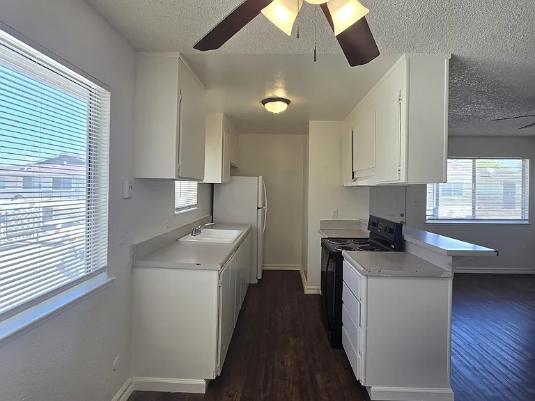 2640 W Fairmont Ave #204 — Photo 7