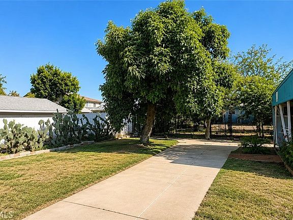 3rd image of 15827 Juarez St