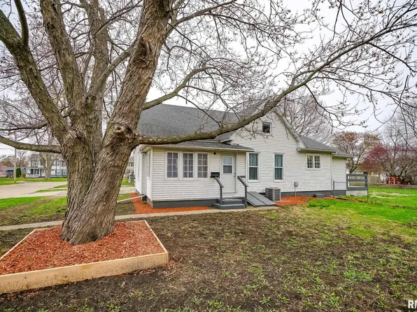 165 N Gold St, Farmington, IL 61531