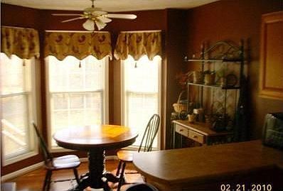 5th image of 218 Robert Ave
